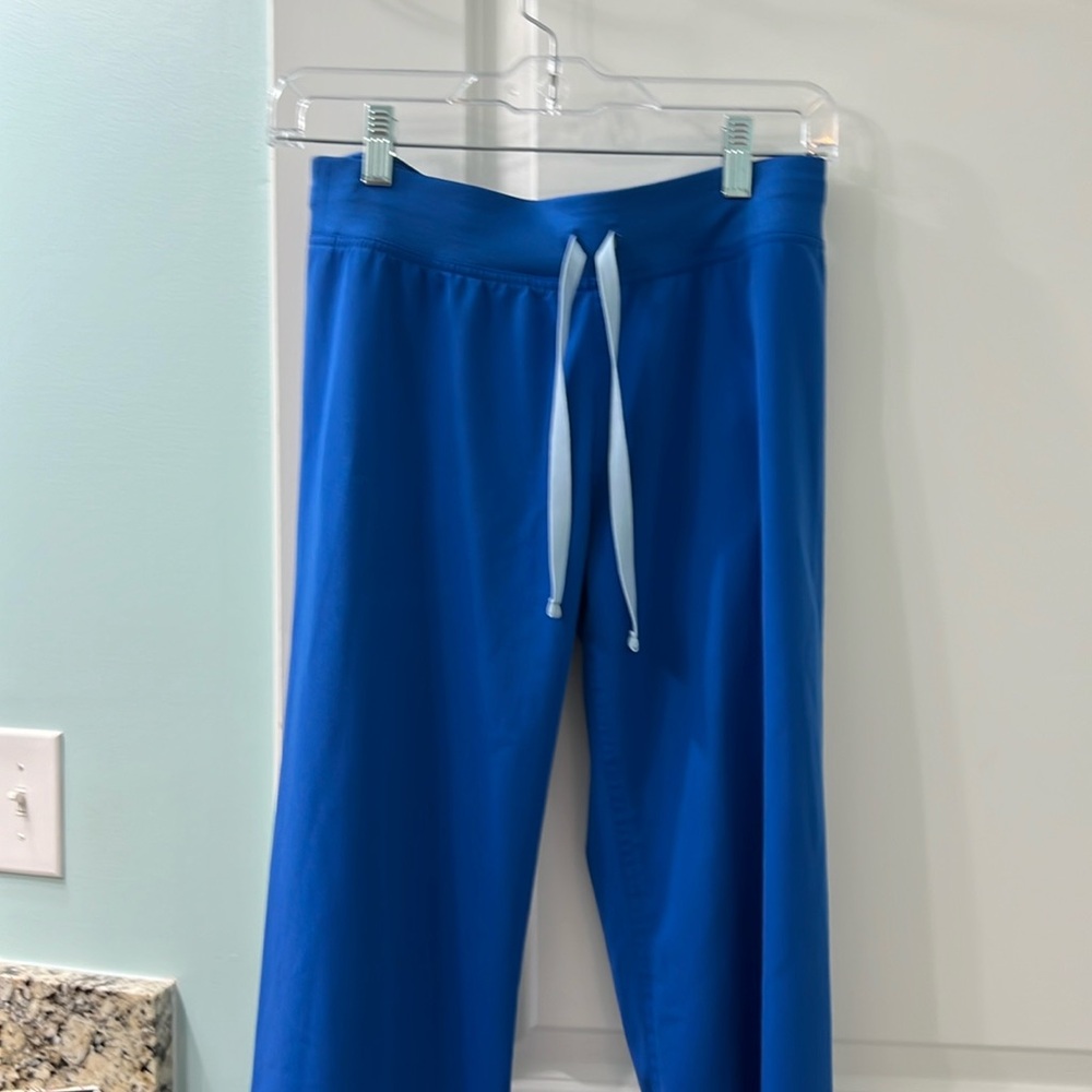 Women’s “Livingston” style figs scrub pants